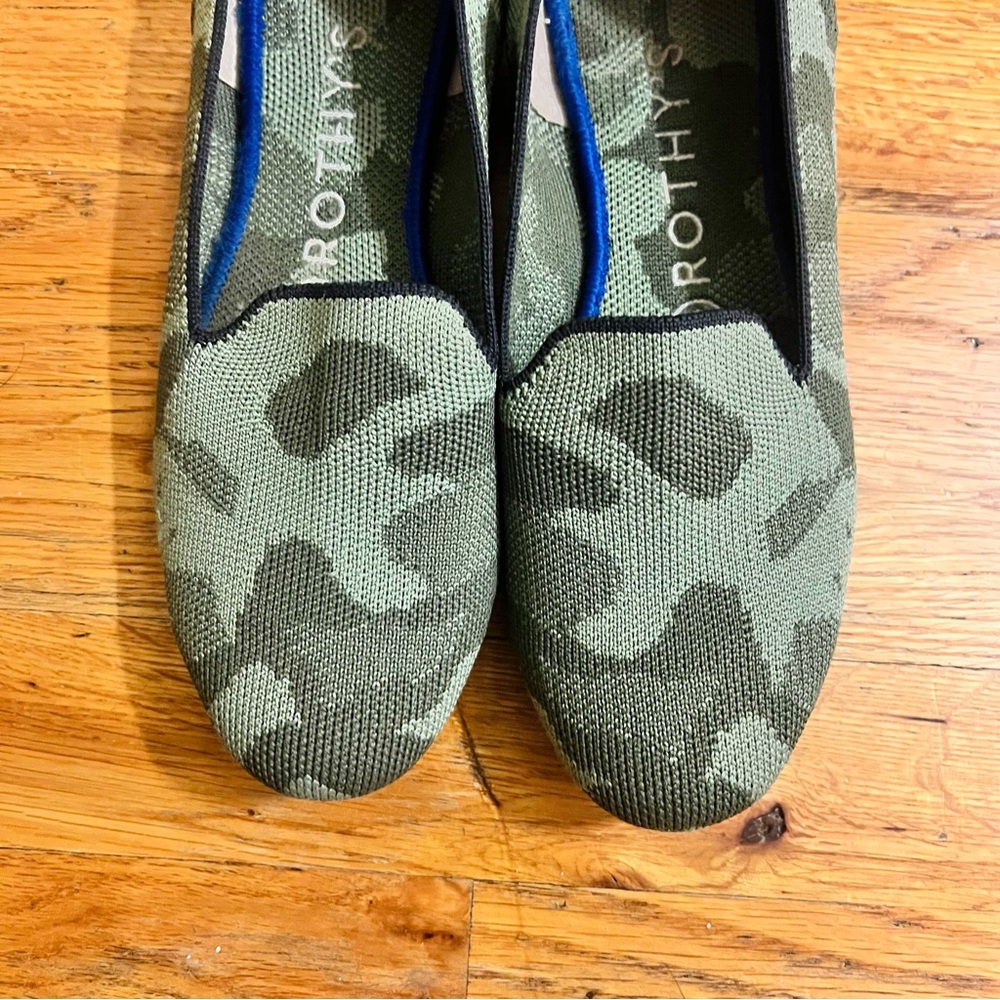 ROTHY'S Women’s Loafer Green Olive Camo Slip On Flats Size 6.5 - Picture 2 of 5